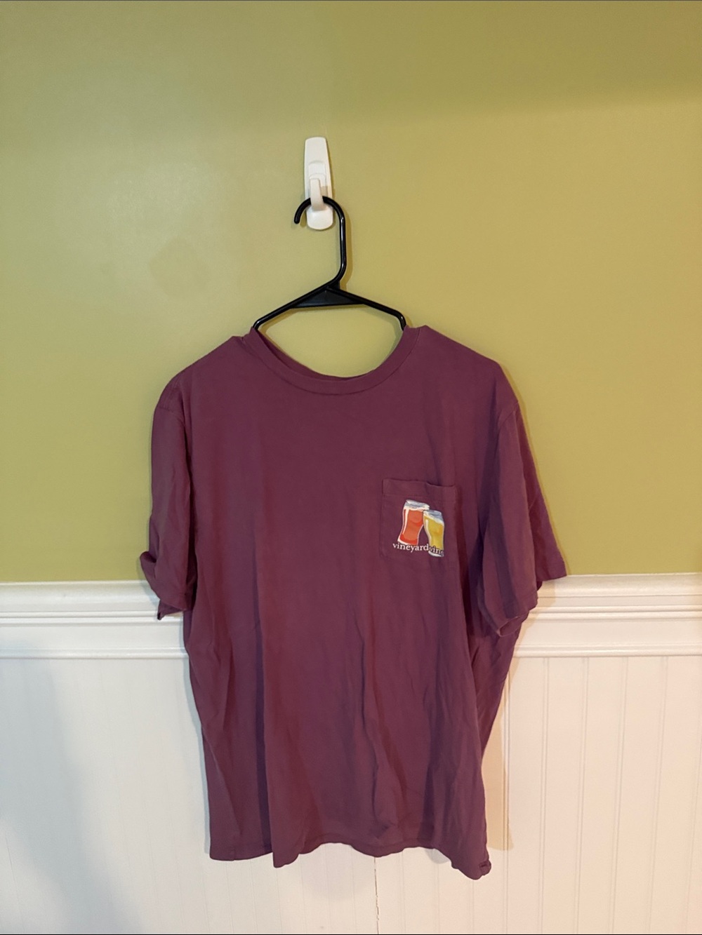 Vineyard Vines Men's Size M Plum Beer Flight Deck T-Shirt 100% Cotton